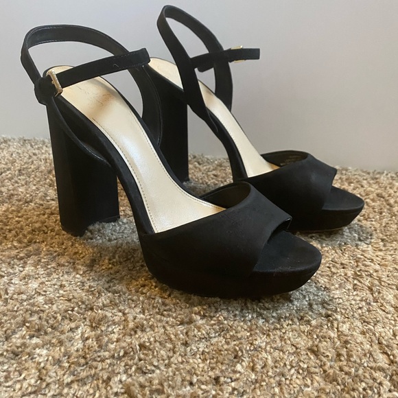 Vince Camuto Krysta Platform Heels - Picture 16 of 16